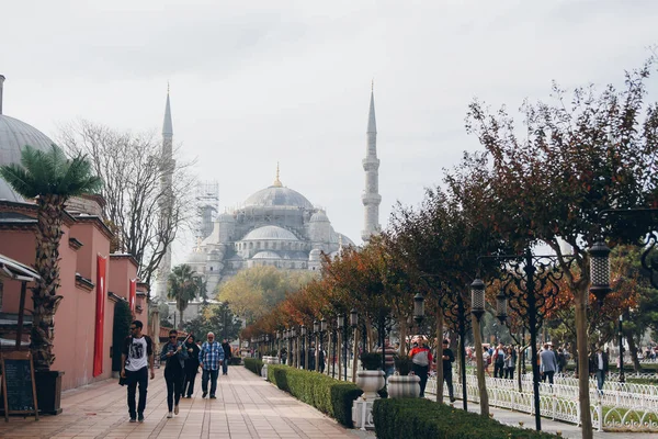 Estambul, Turquía, 31 de octubre de 2018. Plaza Sultanahmet. Vista de la mezquita Sultanahmet . —  Fotos de Stock