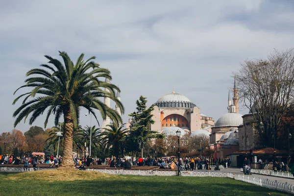 Estambul, Turquía, 31 de octubre de 2018. Plaza Sultanahmet. Vista de Aya Sofia . —  Fotos de Stock