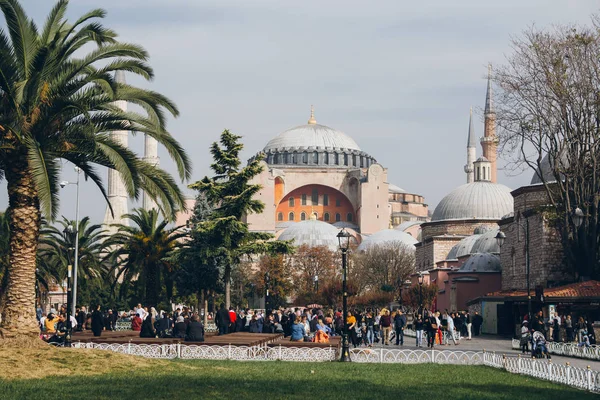 Estambul, Turquía, 31 de octubre de 2018. Plaza Sultanahmet. Vista de Aya Sofia . —  Fotos de Stock