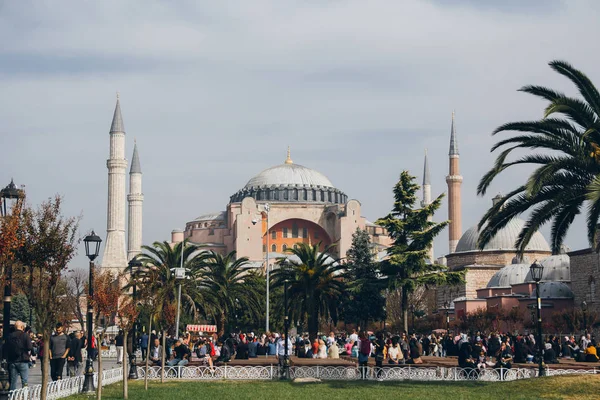Estambul, Turquía, 31 de octubre de 2018. Plaza Sultanahmet. Vista de Aya Sofia . —  Fotos de Stock