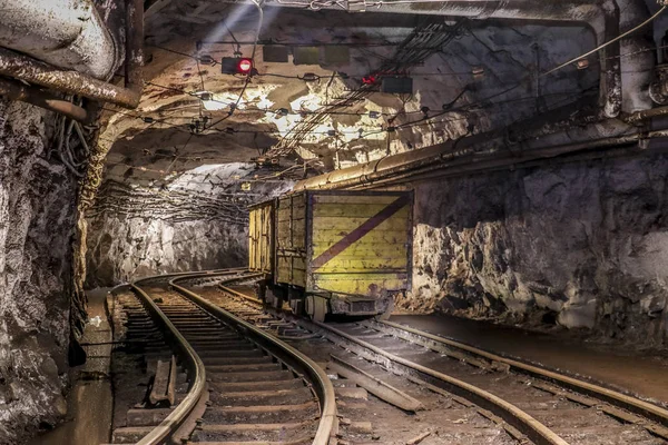 Mineração Minério Ferro Numa Mina Subterrânea Fotografia De Stock