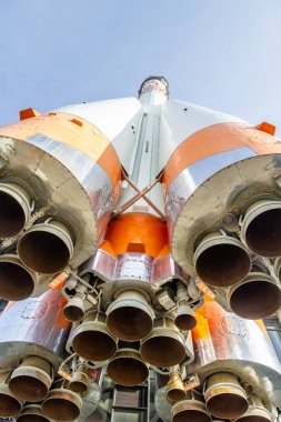 Rusya 'daki Kozmik Samara Uzay Müzesi P7 roketi dışarıda