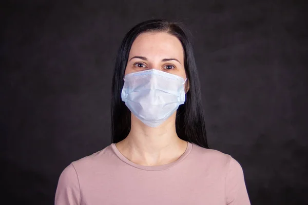 Kameraya poz veren biri.