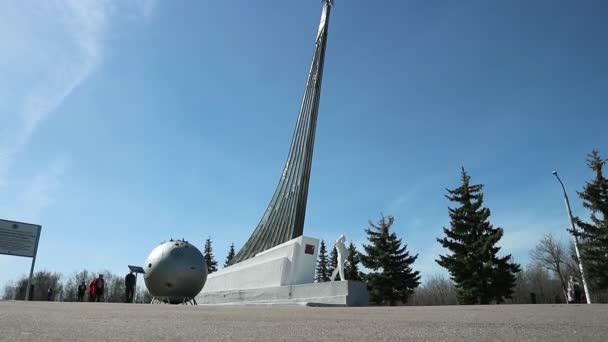 Gagarins landingsplaats monument uitzicht — Stockvideo