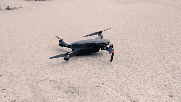 Take-off of a large gray drone above the ground High quality FullHD video — Stock Video