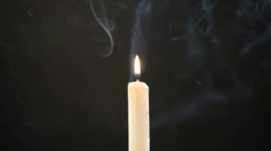 Tabelayı tutan bir el