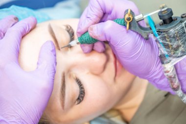 Mikropatenli Kaş Dövmesi, Kalıcı Makyaj Özel İğne Kullanımı, Enjektörler