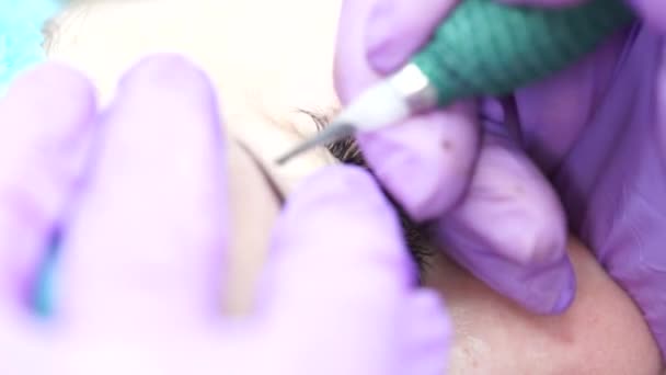 特別な針、昆虫を使用して、 Microblading Eyebrow Tattoo, Permanent Makeup, — ストック動画