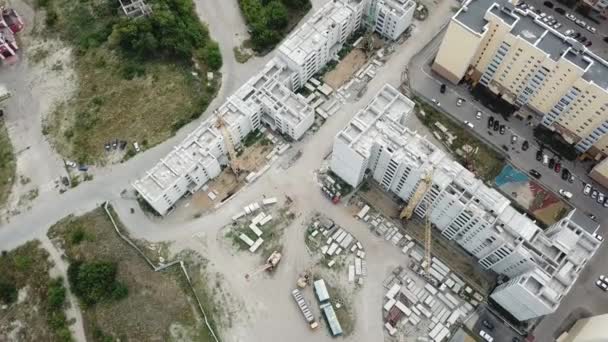 Aerial blisko przed oknami nowoczesny akademik obszarze domów budynków — Wideo stockowe