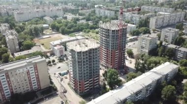 Pencerelerin önündeki hava kapatma modern yatakhane binaları 