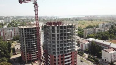 Pencerelerin önündeki hava kapatma modern yatakhane binaları 