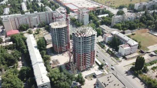 Aerial blisko przed oknami nowoczesny akademik obszarze domów budynków — Wideo stockowe