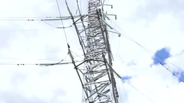 Düşük açıyla çekilen elektrik direğinin döngüsü, 