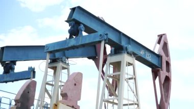 Yağ pompaları. Yağ. Petrol endüstrisi ekipmanı.