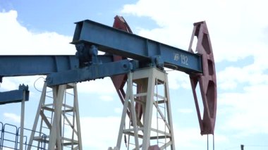 Yağ pompaları. Yağ. Petrol endüstrisi ekipmanı.