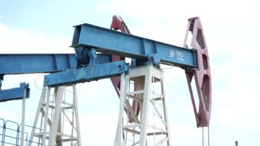 Yağ pompaları. Yağ. Petrol endüstrisi ekipmanı.