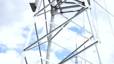 Düşük açıyla çekilen elektrik direğinin döngüsü, 