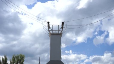 Güçlü transformatör. Elektrik enerjisinin iletimi.