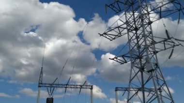 Düşük açıyla çekilen elektrik direğinin döngüsü, 