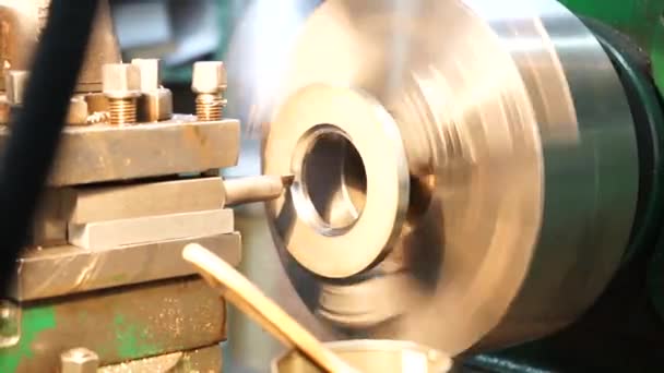 Torno CNC mecanizado parte de metal. — Vídeos de Stock