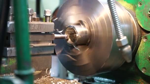 Tornio CNC parte metallica lavorata. — Video Stock
