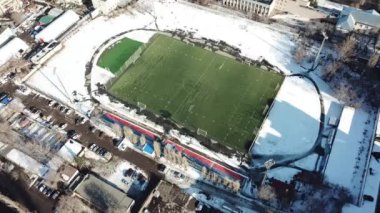 Futbol stadyumu, İHA uçuşunun en üst görüntüsü..