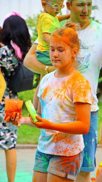 Moscou Rússia Julho 2018 Jogando Cor Festival Cores Holi Pessoas — Fotografia de Stock