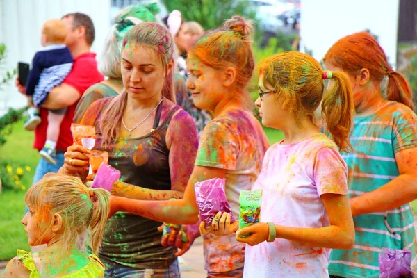 Moskva Rusko Července 2018 Házení Barva Holi Festival Barev Šťastní — Stock fotografie