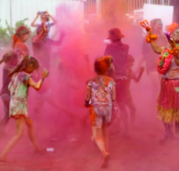 Moscú Rusia Julio 2018 Lanzando Color Festival Color Holi Gente —  Fotos de Stock