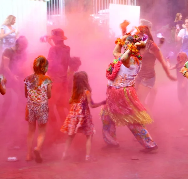 Moskva Rusko Července 2018 Házení Barva Holi Festival Barev Šťastní — Stock fotografie