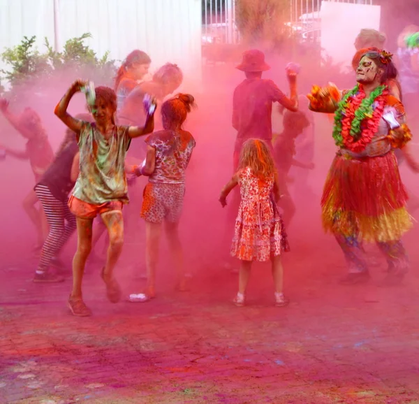 Μόσχα Ρωσία Ιουλίου 2018 Ρίχνουν Χρώμα Στο Χρώμα Φεστιβάλ Holi — Φωτογραφία Αρχείου