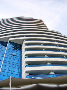 Sahilde otel binası. Le Meridien Al Aqah Beach Resort, Birleşik Arap Emirlikleri