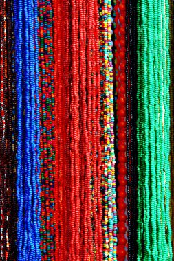 Arka plan deseni çok renkli doğal taş boncuklar