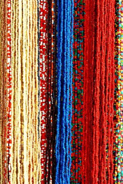 Arka plan deseni çok renkli doğal taş boncuklar