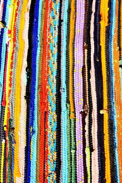 Tapetes listrados artesanais coloridos para fundo abstrato — Fotografia de Stock