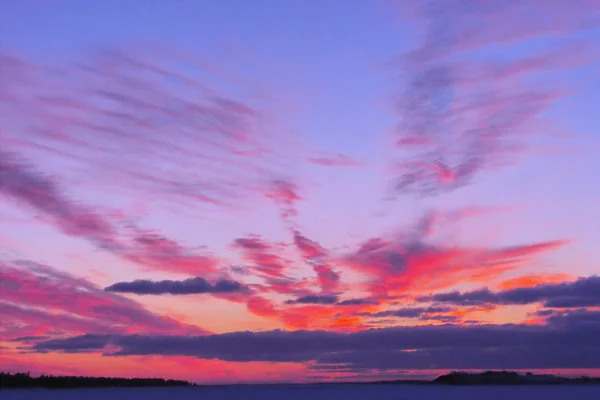 Zonsondergang in de winter over de bevroren Oostzee in Finland — Stockfoto