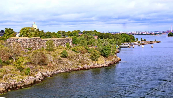 Бастіони Фінська фортеці Suomenlinna в Гельсінкі, Фінляндія — стокове фото