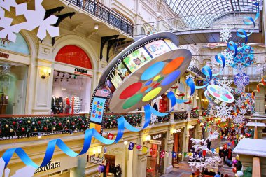 Moskova, Rusya 21 Kasım 2018 Noel süsleri ticarette ev sakız