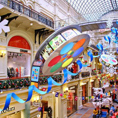 Moskova, Rusya 21 Kasım 2018 Noel süsleri ticarette ev sakız