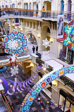 Moskova, Rusya 21 Kasım 2018 Noel süsleri ticarette ev sakız