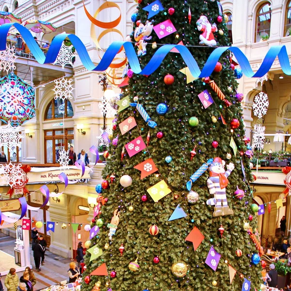 MOSCOW, RÚSSIA Novembro 21, 2018 Decorações de Natal em casa de comércio GUM — Fotografia de Stock