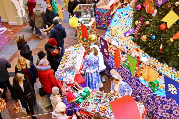 MOSCOW, RUSSIA November 21, 2018 Christmas decorations in Trade house GUM — Stock Photo, Image