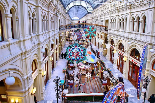 Москва 21 листопада 2018 різдвяні прикраси в торгівлі будинок гумка Ліцензійні Стокові Зображення