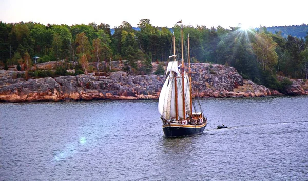 Un barco de vela. Foto en estilo de imagen vintage —  Fotos de Stock