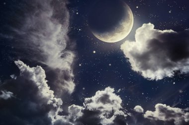 Yıldızlı ve aylı gece gökyüzü