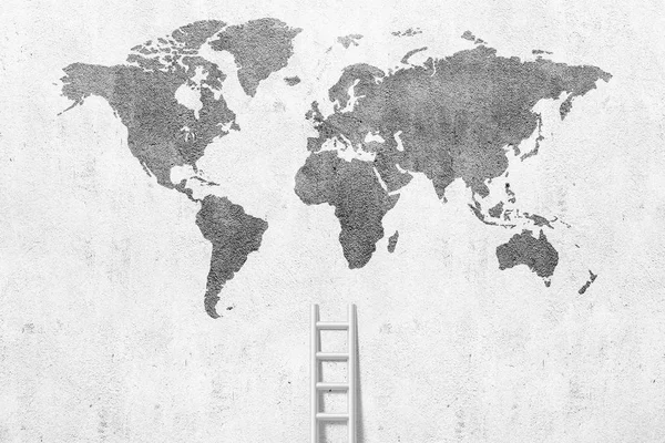 Pared Hormigón Con Escalera Mapa Del Mundo Sobre Fondo — Foto de Stock