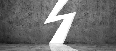 Işık ile soyut delik ile beton geniş karanlık duvar 