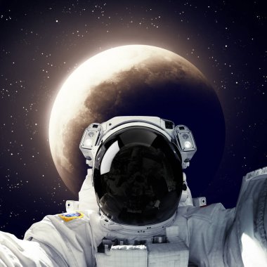 Uzayda bir astronot. Bu görüntünün elementleri NASA tarafından desteklenmektedir