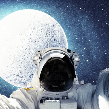 Astronot uzayda ay üzerinde. Nasa tarafından döşenmiş bu görüntü unsurları