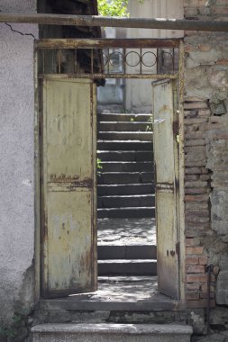 giriş, Tiflis eski şehir eski avluda kapıya